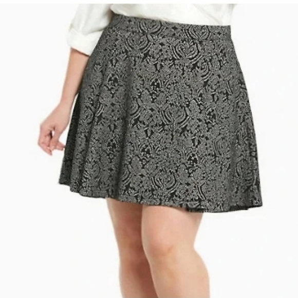 torrid Dresses & Skirts - Torrid Metallic Design Knit Skater Mini Skirt size 2